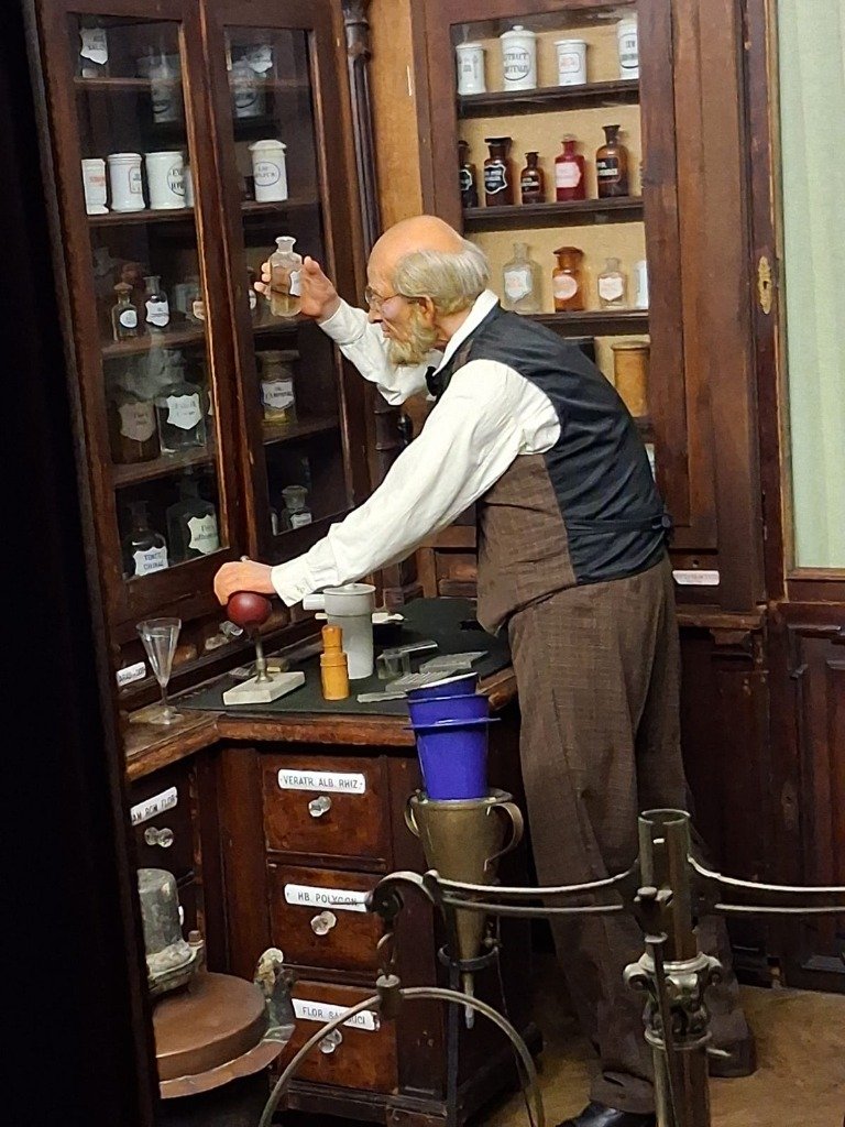Historic Pharmacist - Kyiv National Museum of Medicine